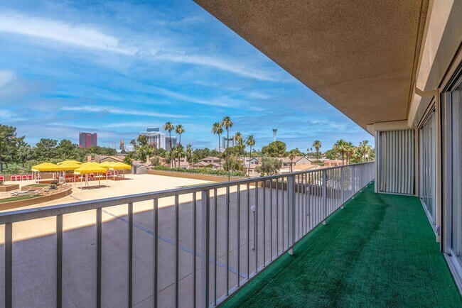 Building Photo - 3111 Bel Air Dr