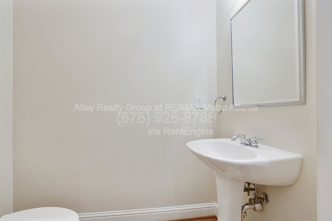 Building Photo - 2675 Rivers Edge Dr NE