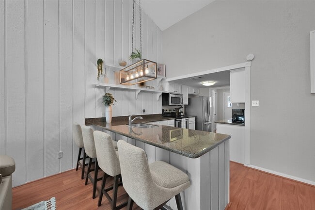 Building Photo - 39 Lakeview Village