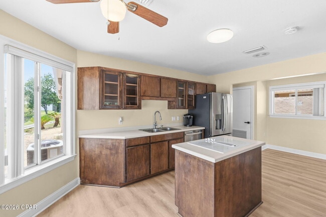Building Photo - 2718 Country Club Dr