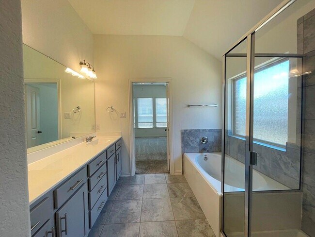 Building Photo - 205 Baralo St