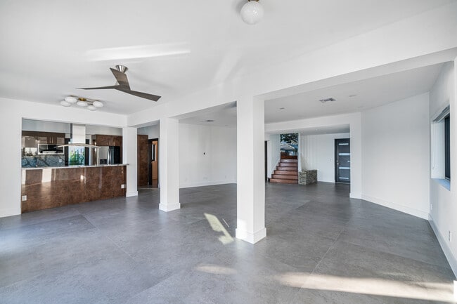 Building Photo - 1351 Bay Terrace