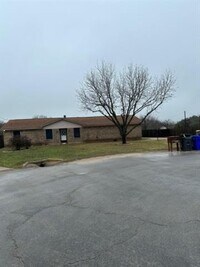 Building Photo - 409 Skyline Cir