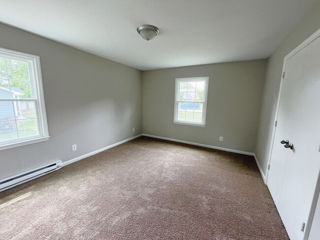 Building Photo - Renovated Greensboro Home