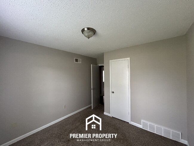 Building Photo - Stunning 3BR/2BA Near Southwind | 2,079 Sq Ft, Built-Ins, Fireplace & Covered Patio
