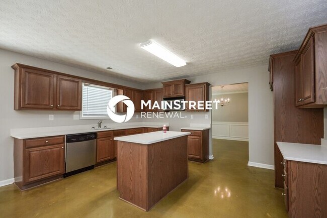 Building Photo - 4 Bedroom Pet-Friendly Home in Covington, GA with Main Street Renewal