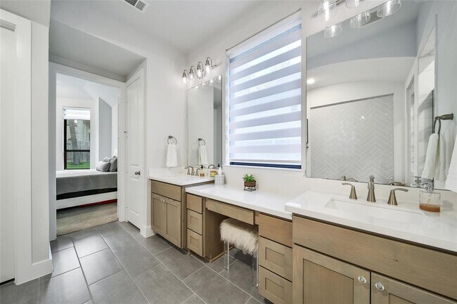 Building Photo - 149 Everest Dr
