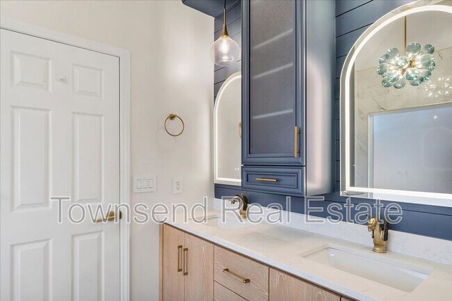 Building Photo - 695 Cedar Point