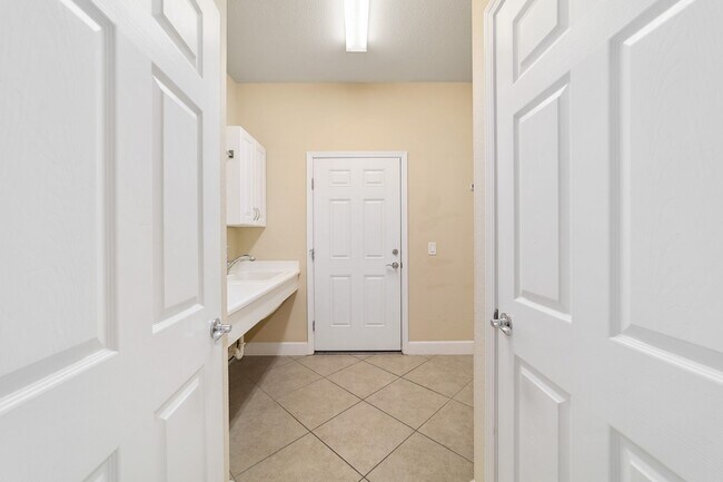Building Photo - 6606 SW 91st Cir