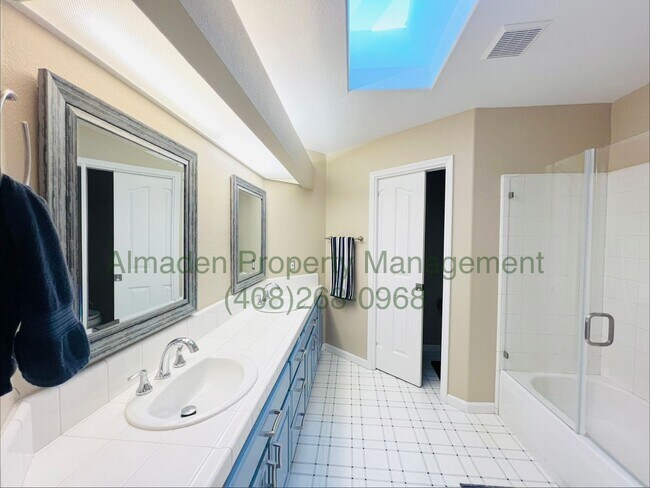 Building Photo - 7000 Sterling Gate Ct
