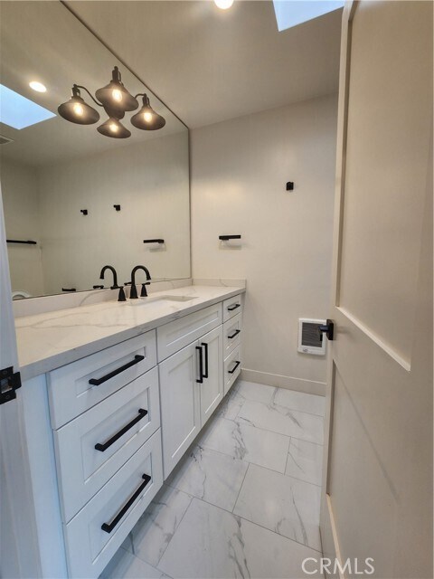 Building Photo - 120 S Francisca Ave