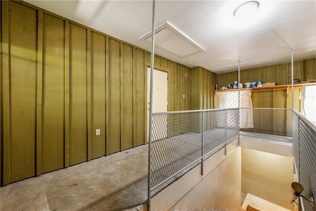 Building Photo - 2100 Rabb Rd
