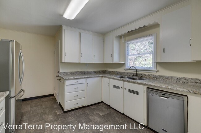 Building Photo - 3 br, 2 bath House - 7658 NE 12th St