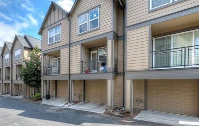 Building Photo - West Seattle Townhouse