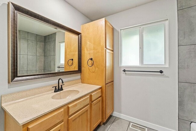 Building Photo - 16 Duvall Ln