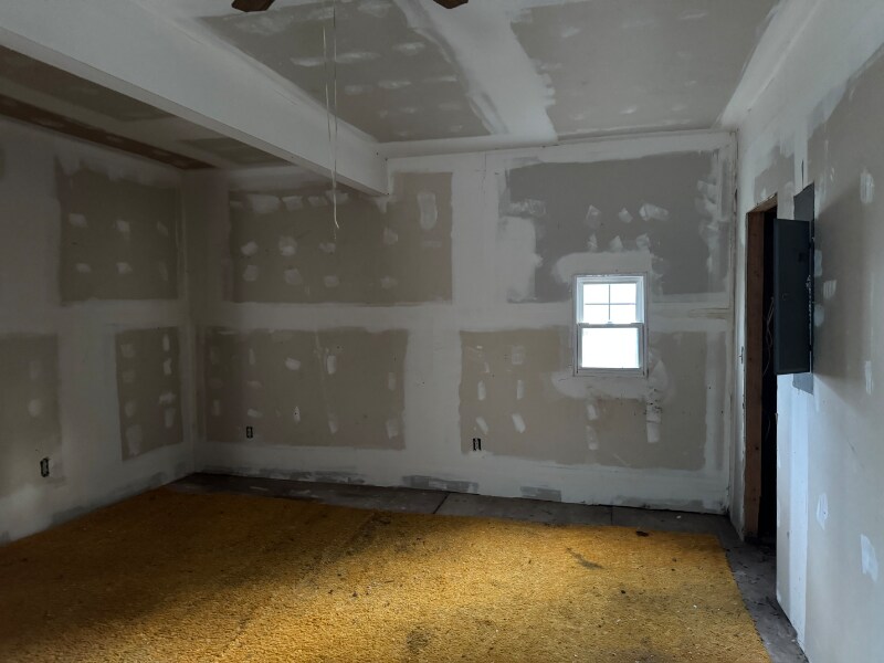 Building Photo - 112 S B St