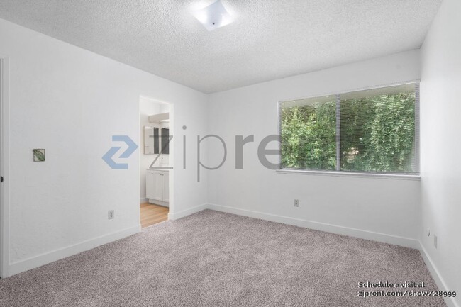 Building Photo - 5006 Greenberry Dr