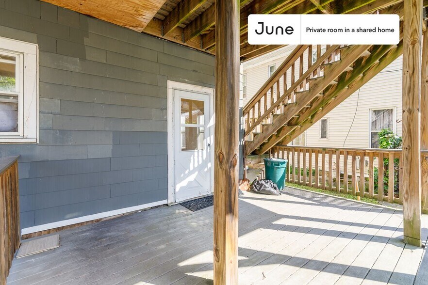Building Photo - Private bedroom in 2 bed/1 bath Home
