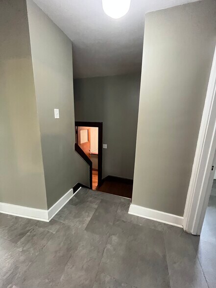 Building Photo - 747 Thieme Dr