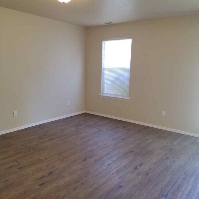Building Photo - 304 E Ivy Glade St