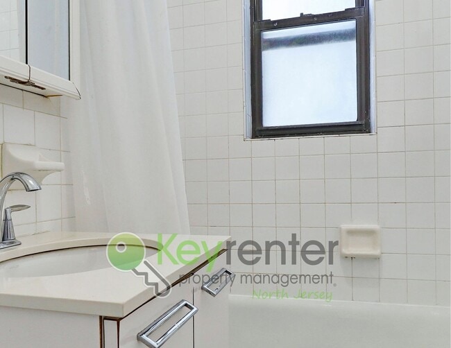 Building Photo - Freshly Updated 1-Bedroom Condo Across from Lincoln Park – Jersey City