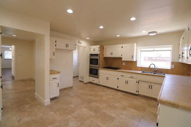 Building Photo - **Spacious 4-Bedroom Home for Rent – Northeast Santa Maria**