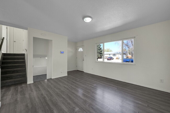 Building Photo - $1,900.00, 3-bed, 2-bath located in Colora...