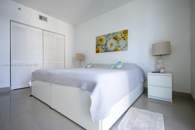 Building Photo - 335 S Biscayne Blvd