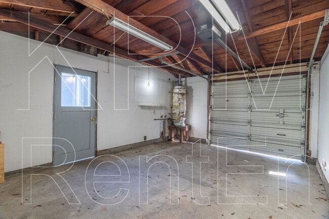 Building Photo - 615 Garner Ln