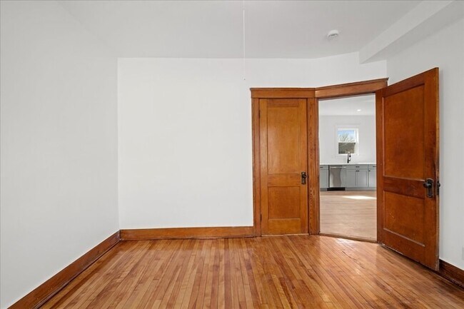 Building Photo - 183 Vernon St