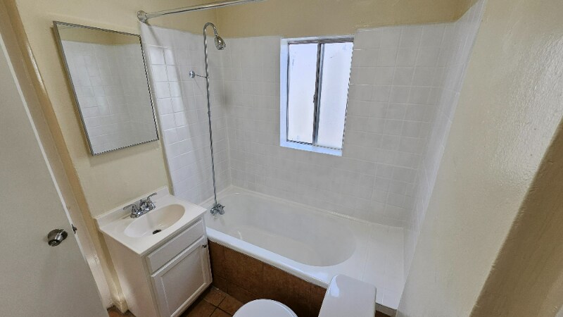 Building Photo - 340 Douglas St