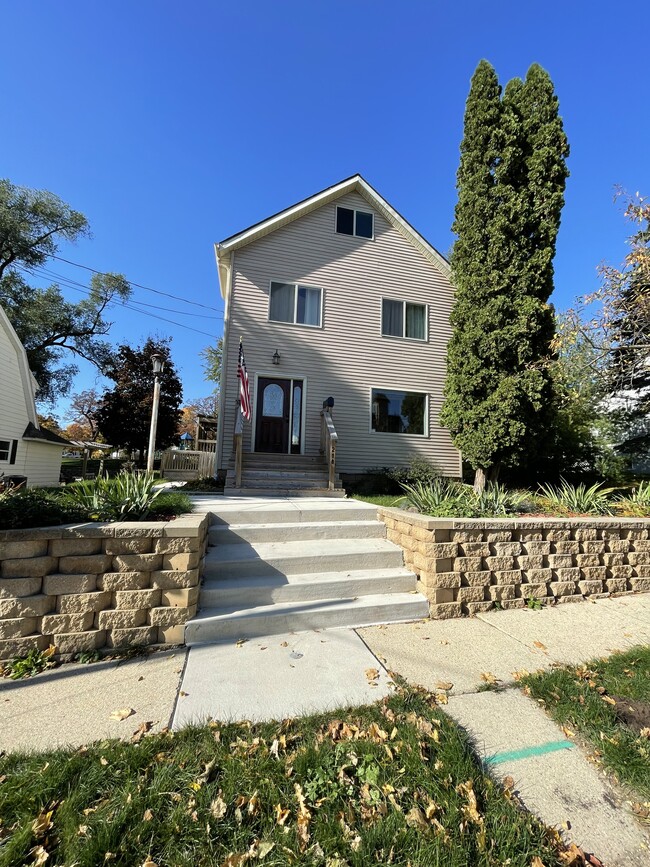 Building Photo - 210 S Academy St
