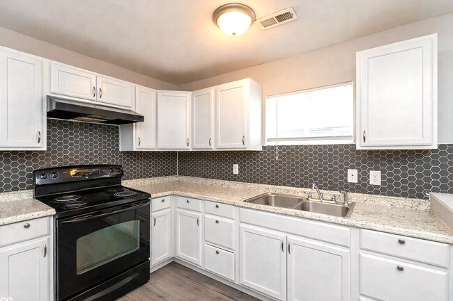 Building Photo - 2133 White Ave