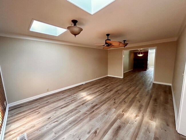 Building Photo - 11902 Shady Trail Ln