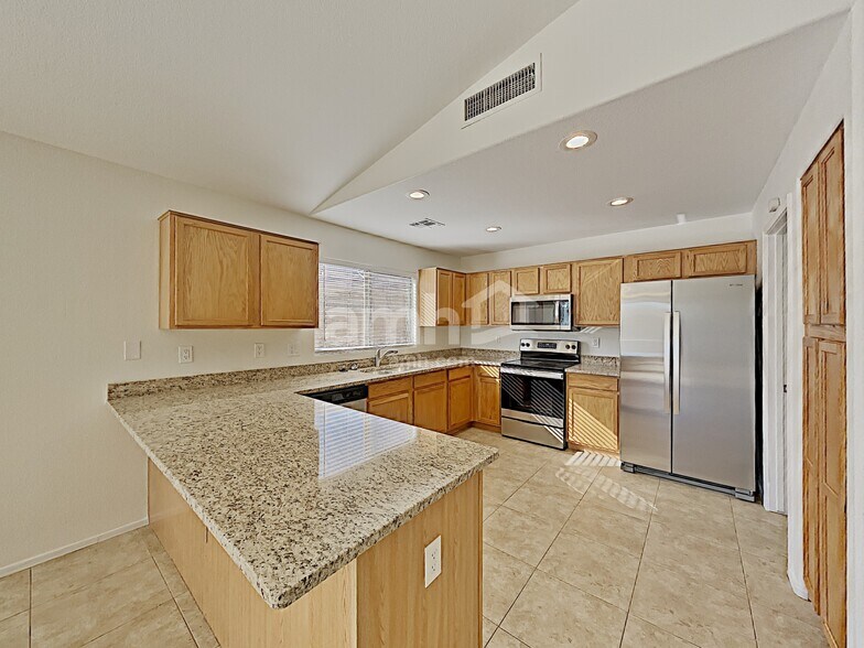 Building Photo - 14943 N 133rd Ln