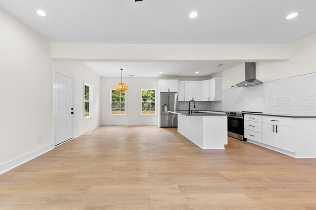 Building Photo - 3420 Tappan Pl