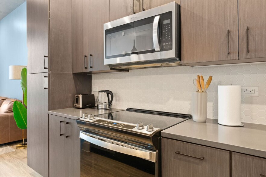 Building Photo - 605 N 12th St