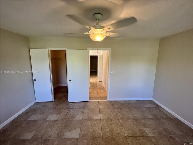 Building Photo - 331 City View Dr