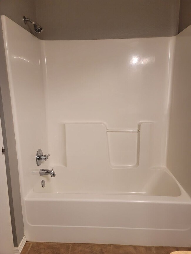 Building Photo - Beautiful 4 Br for Rent in Van Buren!! Com...