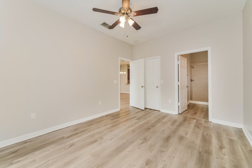 Building Photo - 2034 Meadow Pond Way