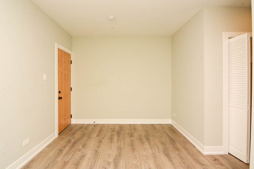 Building Photo - 436 W Belden