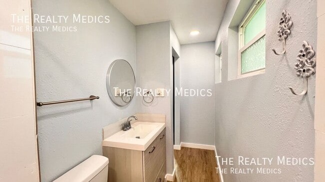 Building Photo - 6216 Lake Underhill Rd