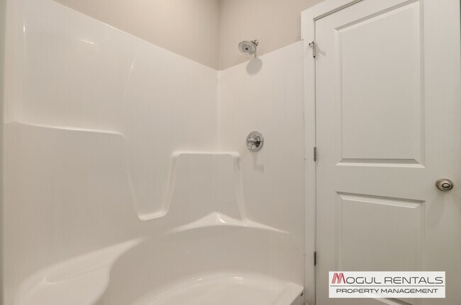 Building Photo - 596 E Martens Ct