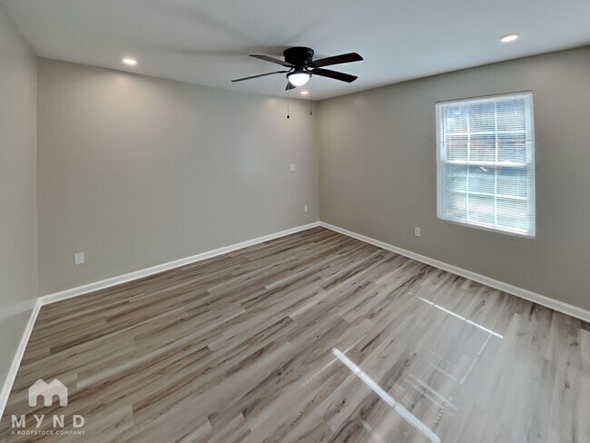 Building Photo - 218 Aspen Dr