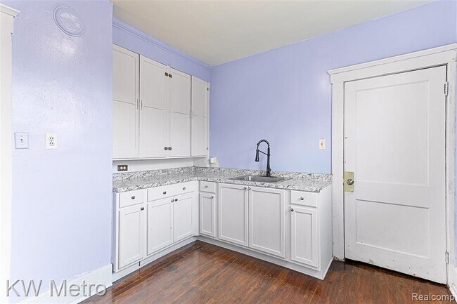 Building Photo - 1076 N Rademacher St