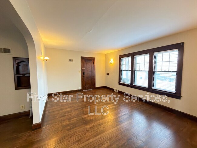 Building Photo - 604 Bryn Mawr Blvd