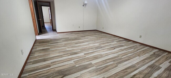 Building Photo - 1392 Adabel Dr