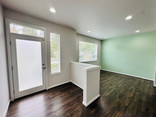 Building Photo - 3Bd/2.25Ba Seattle Townhouse