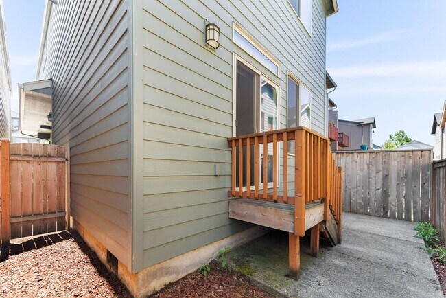 Building Photo - **AVAILABLE 18-May-2024** Woodridge Park C...