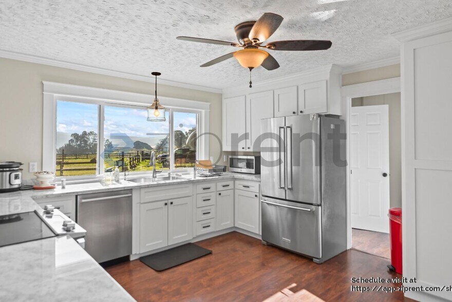 Building Photo - 3966 Dyer Rd